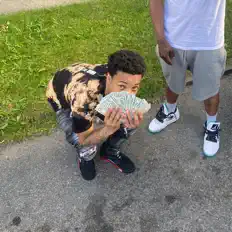 whotfiskyを聴いたり、ミュージックビデオを鑑賞したり、経歴やツアー日程などを確認したりしましょう！