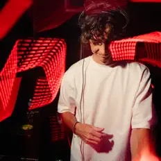 收听 VADM、观看音乐视频、阅读小传、查看巡演日期等 ！