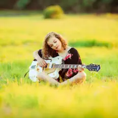 Dengarkan Gracie Mooney, tonton video musik, baca bio, lihat tanggal tur & lainnya!