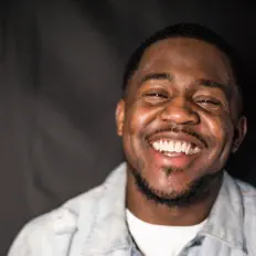 Poslechněte si interpreta Cory Ard, sledujte hudební videa, přečtěte si životopis, podívejte se na data turné a další informace.