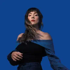 Escucha a Carmesí, mira videos musicales, lee su biografía, consulta las fechas de las gira y más.