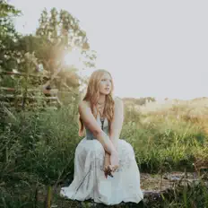 Écoutez Jenna Shoaf, regardez des vidéoclips, lisez la biographie, consultez les dates de tournée et plus encore !