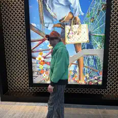 GIANNIを聴いたり、ミュージックビデオを鑑賞したり、経歴やツアー日程などを確認したりしましょう！