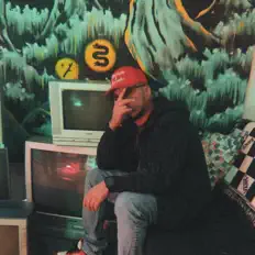 Ouve Danameslb, vê vídeos de música, lê a biografia, vê as datas da digressão e muito mais!