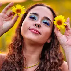 Escucha a Sophia McIntosh, mira videos musicales, lee su biografía, consulta las fechas de las gira y más.