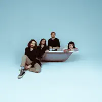 Escucha a undefined, mira videos musicales, lee su biografía, consulta las fechas de las gira y más.