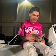 Poslechněte si interpreta Spinback Bihh, sledujte hudební videa, přečtěte si životopis, podívejte se na data turné a další informace.