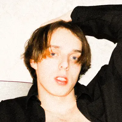 Listen to Luna Rozza, watch music videos, read bio, see tour dates & more!