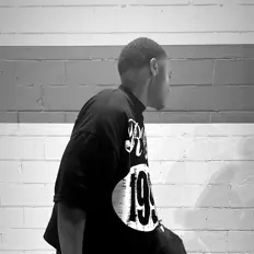 Poslechněte si interpreta ReeeqK, sledujte hudební videa, přečtěte si životopis, podívejte se na data turné a další informace.