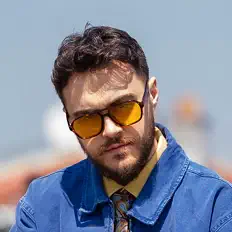 Hör dir Umur Doma an, schau dir Musikvideos an, lies die Biografie, finde Tourdaten und mehr!