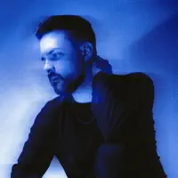 Escucha a undefined, mira videos musicales, lee su biografía, consulta las fechas de las gira y más.