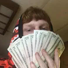 收听 Ceeroe、观看音乐视频、阅读小传、查看巡演日期等 ！