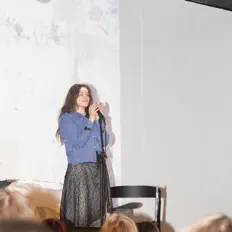 Beataを聴いたり、ミュージックビデオを鑑賞したり、経歴やツアー日程などを確認したりしましょう！