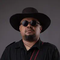 undefined सुनें, म्यूज़िक वीडियो देखें, बायो पढ़ें, दौरे की तारीखें और बहुत कुछ देखें!