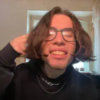 undefined सुनें, म्यूज़िक वीडियो देखें, बायो पढ़ें, दौरे की तारीखें और बहुत कुछ देखें!