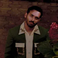 Ascolta undefined, guarda video musicali, leggi la biografia, vedi le date del tour & altro!