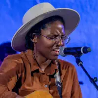 Dengarkan undefined, tonton video musik, baca bio, lihat tanggal tur & lainnya!