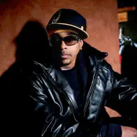 Ascolta undefined, guarda video musicali, leggi la biografia, vedi le date del tour & altro!