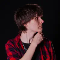 Ascolta undefined, guarda video musicali, leggi la biografia, vedi le date del tour & altro!
