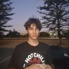 Escucha a James Pots, mira videos musicales, lee su biografía, consulta las fechas de las gira y más.