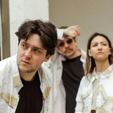 聆聽 Medalye、觀看音樂影片、閱讀小傳、查看巡演日期等！