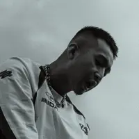 收听 undefined、观看音乐视频、阅读小传、查看巡演日期等 ！
