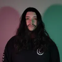 Hör dir undefined an, schau dir Musikvideos an, lies die Biografie, finde Tourdaten und mehr!
