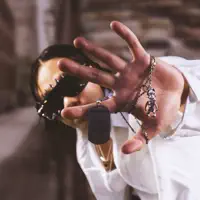 收听 undefined、观看音乐视频、阅读小传、查看巡演日期等 ！