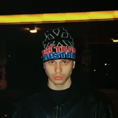 Dengarkan Cédric, tonton video musik, baca bio, lihat tanggal tur & lainnya!