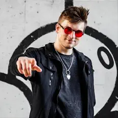 Ascolta AceMyth, guarda video musicali, leggi la biografia, vedi le date del tour & altro!