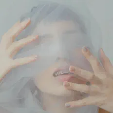 Та dinle, müzik videolarını izle, biyografisini oku, tur tarihlerini ve daha fazlasını gör!