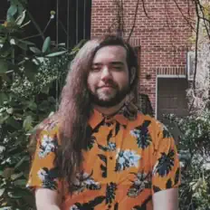 Écoutez lush.wav, regardez des vidéoclips, lisez la biographie, consultez les dates de tournée et plus encore !
