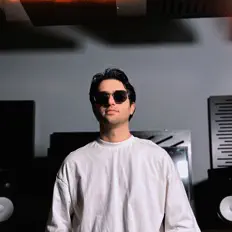 收听 Tolunay Şahin、观看音乐视频、阅读小传、查看巡演日期等 ！