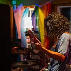 Ακούστε περιεχόμενο από Shunk, παρακολουθήστε μουσικά βίντεο, διαβάστε το βιογραφικό, δείτε ημερομηνίες περιοδείας, και πολλά ακόμη!