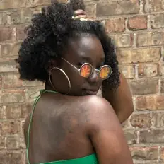 Takia सुनें, म्यूज़िक वीडियो देखें, बायो पढ़ें, दौरे की तारीखें और बहुत कुछ देखें!