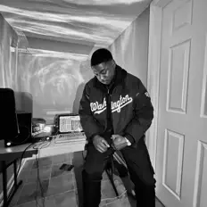 Poslechněte si interpreta Christian Bua, sledujte hudební videa, přečtěte si životopis, podívejte se na data turné a další informace.