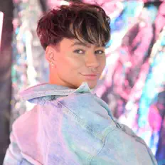 Ascolta Smashby, guarda video musicali, leggi la biografia, vedi le date del tour & altro!