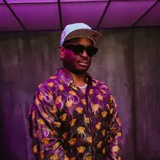 Poslechněte si interpreta Mrshamoozoo, sledujte hudební videa, přečtěte si životopis, podívejte se na data turné a další informace.