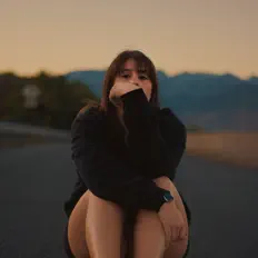 聆聽 Rachel Reynolds、觀看音樂影片、閱讀小傳、查看巡演日期等！