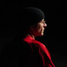 LUPI'Oを聴いたり、ミュージックビデオを鑑賞したり、経歴やツアー日程などを確認したりしましょう！