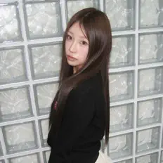 Poslechněte si interpreta SEEMI, sledujte hudební videa, přečtěte si životopis, podívejte se na data turné a další informace.