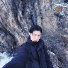 聆聽 FAKE FRENCH、觀看音樂影片、閱讀小傳、查看巡演日期等！