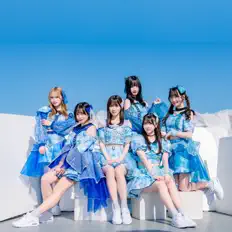 聆聽 selfish、觀看音樂影片、閱讀小傳、查看巡演日期等！