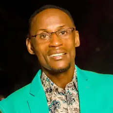 Luister naar Papa Chriso, bekijk muziekvideo's, lees de bio, bekijk de tourdata, en meer!