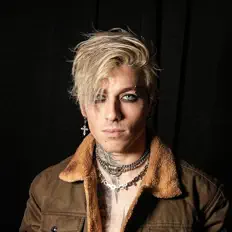 Hör dir TX2 an, schau dir Musikvideos an, lies die Biografie, finde Tourdaten und mehr!