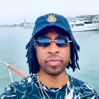 Hör dir undefined an, schau dir Musikvideos an, lies die Biografie, finde Tourdaten und mehr!