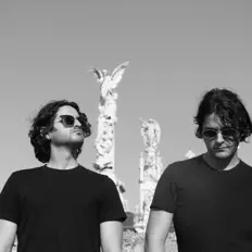 Ouça Past Model, assista a videoclipes, leia a biografia, veja as datas das turnês e mais!