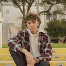 Dengarkan Donny Graves, tonton video musik, baca bio, lihat tanggal tur & lainnya!