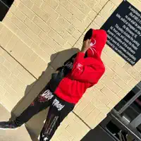 Poslechněte si interpreta undefined, sledujte hudební videa, přečtěte si životopis, podívejte se na data turné a další informace.