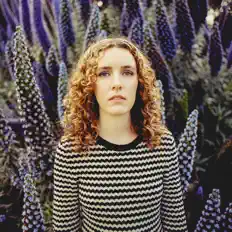 Julia Logan: песни, клипы, биография, даты выступлений и многое другое.